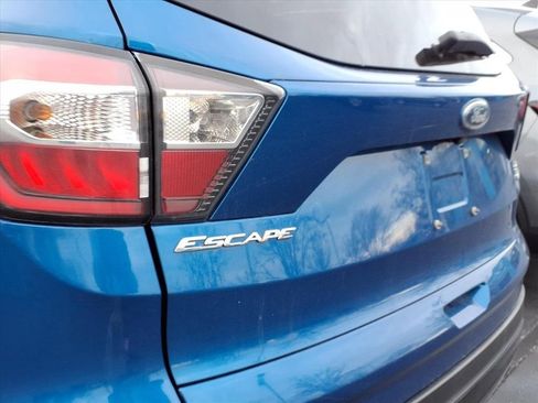 Used 2017 Ford Escape SE w/ Equipment Group 201A image 19