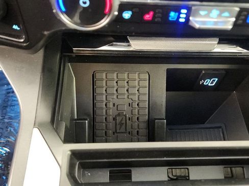 Used 2024 Ford F250 Lariat w/ Black Appearance Package image 18