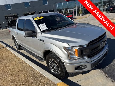 Used 2019 Ford F150 XLT w/ Equipment Group 302A Luxury image 3