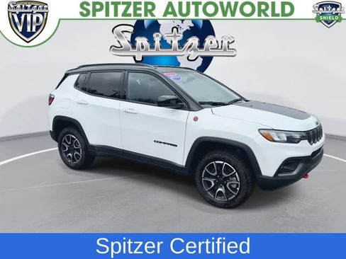 Used 2025 Jeep Compass Trailhawk w/ Trailer Tow Group AWD/4WD image 2