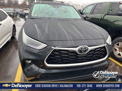 Used 2023 Toyota Highlander XLE