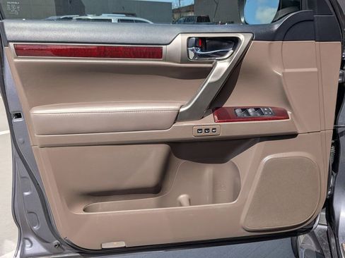 Used 2018 Lexus GX 460 Premium w/ Premium Package image 9