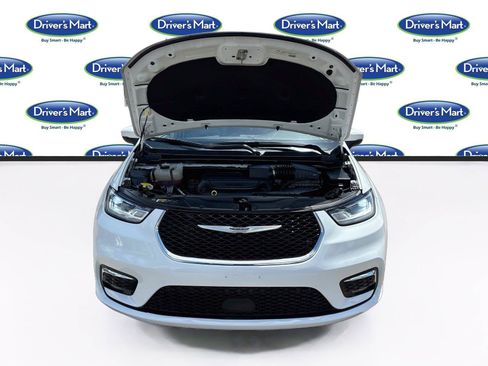 Used 2023 Chrysler Pacifica Touring-L FWD image 32