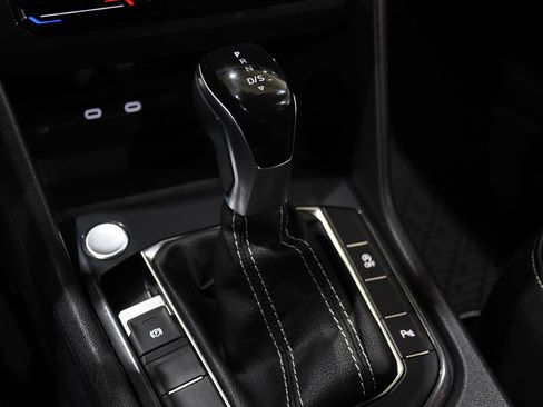 Used 2024 Volkswagen Tiguan SE R-Line image 27