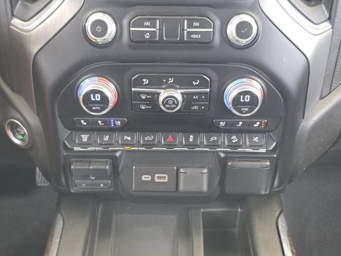 Used 2023 GMC Sierra 2500 Denali w/ Denali Black Diamond Edition AWD/4WD image 16