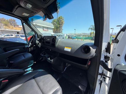 Used 2024 Mercedes-Benz Sprinter 2500 image 17