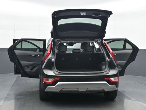 Used 2023 Kia Niro SX image 25