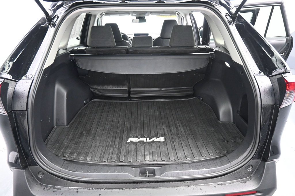 Used 2023 Toyota RAV4 LE AWD/4WD image 14
