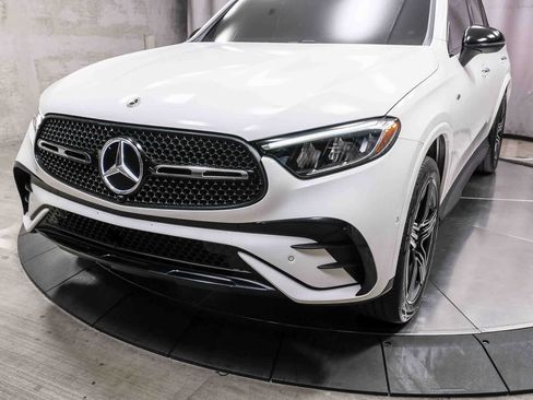 Used 2025 Mercedes-Benz GLC 350e 4MATIC image 11