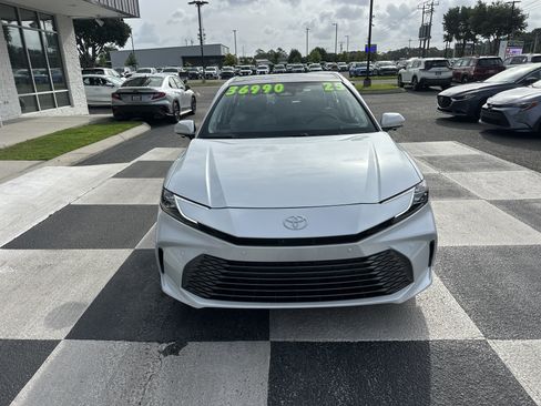 Used 2025 Toyota Camry XLE w/ Premium Plus Package FWD image 2