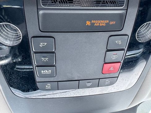 Used 2025 Kia Carnival FWD image 26