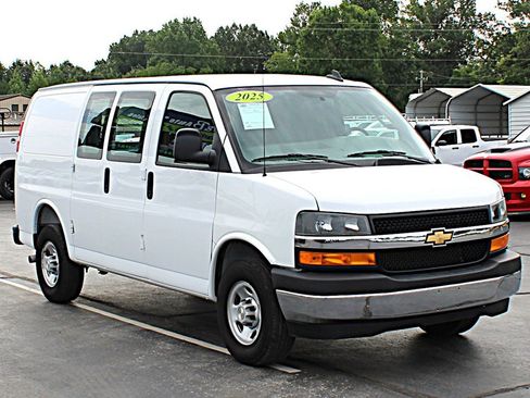 Used 2025 Chevrolet Express 2500 w/ Driver Convenience Package RWD image 2