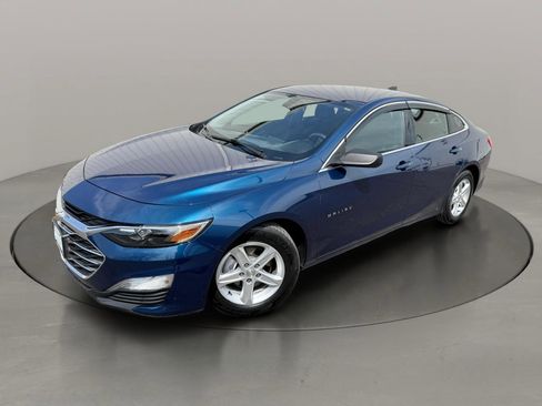 Used 2019 Chevrolet Malibu LS image 2