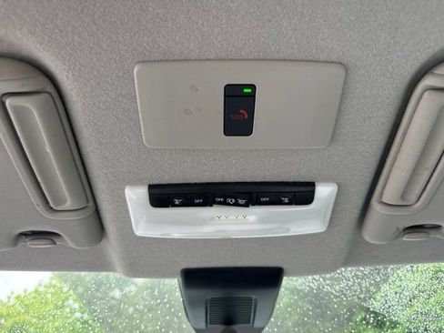 Used 2024 Nissan Kicks SR w/ SR Premium Package FWD image 23