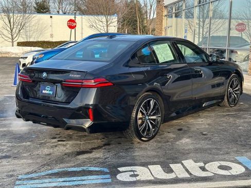 Used 2025 BMW 550e xDrive w/ Premium Package image 11