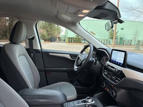 Used 2022 Ford Escape SE w/ SE Sport Appearance Package image 23