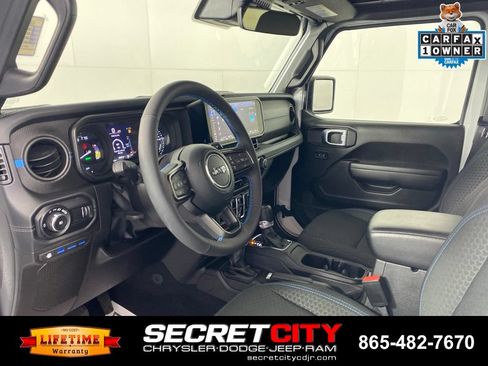 Used 2024 Jeep Wrangler Unlimited Rubicon 4xe w/ Technology Group AWD/4WD image 11