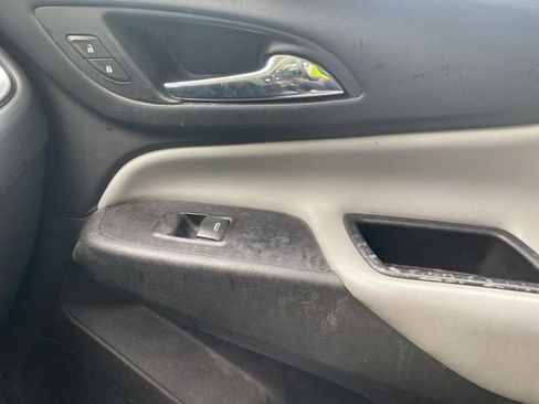 Used 2018 Chevrolet Equinox LS FWD image 27