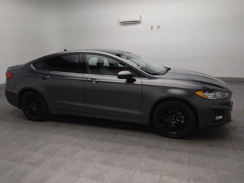 Used 2020 Ford Fusion SE w/ Equipment Group 151A FWD image 11