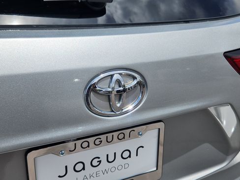 Used 2021 Toyota Highlander XLE AWD/4WD image 15