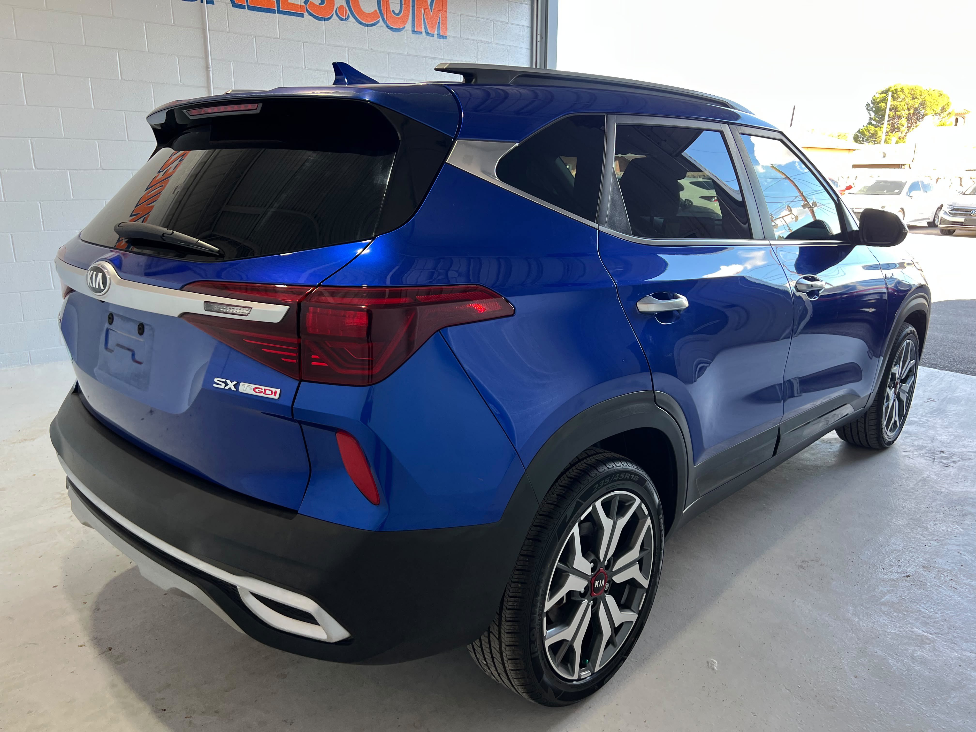 Used 2021 Kia Seltos SX w/ SX Sunroof Package AWD/4WD image 6