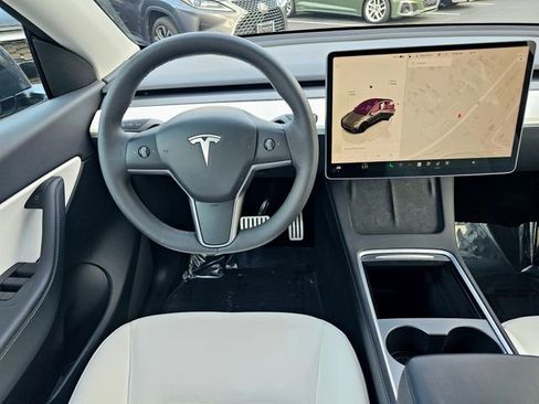 Used 2022 Tesla Model Y Performance image 28