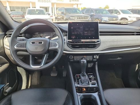 Used 2024 Jeep Compass Latitude AWD/4WD image 10