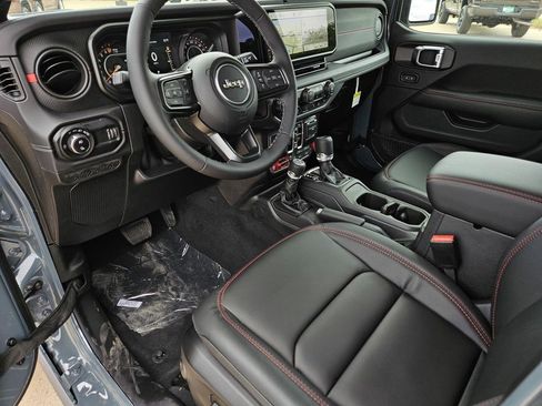New 2025 Jeep Gladiator Rubicon image 16