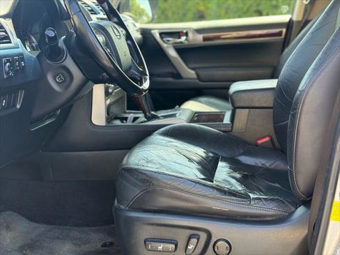 Used 2018 Lexus GX 460 Premium w/ Premium Package AWD/4WD image 13