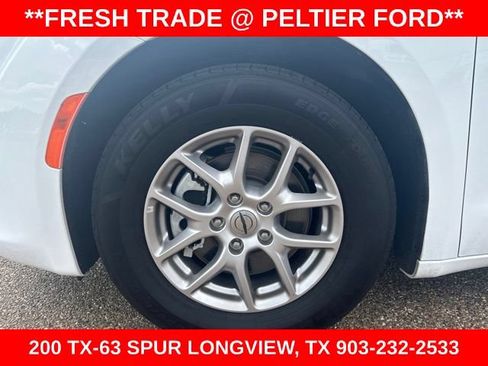 Used 2022 Chrysler Voyager LX FWD image 5