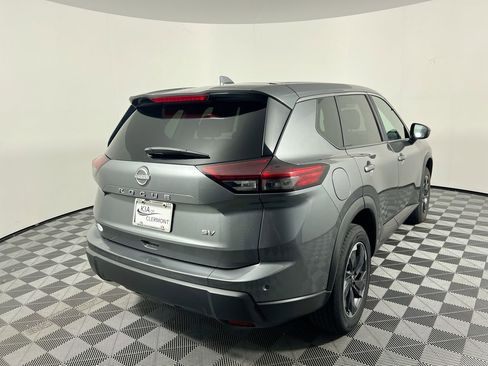 Used 2024 Nissan Rogue SV FWD image 3