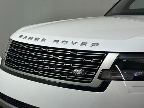 Certified 2023 Land Rover Range Rover SE image 11