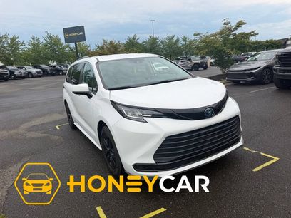 Used 2022 Toyota Sienna LE