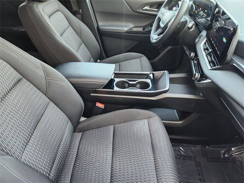 Used 2025 Chevrolet Equinox LT FWD image 19