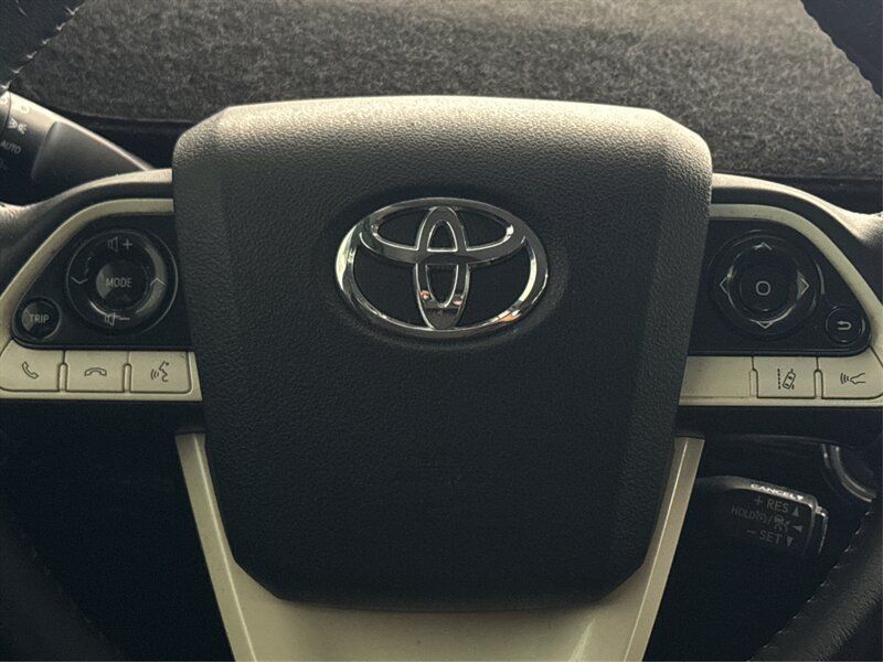 Used 2018 Toyota Prius Three FWD image 15