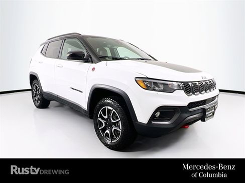 Used 2024 Jeep Compass Trailhawk image 1