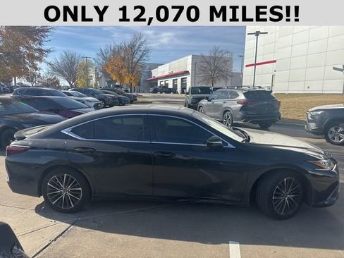Used 2022 Lexus ES 350 w/ Premium Package image 2