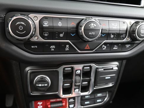 Used 2025 Jeep Wrangler Unlimited Rubicon 392 image 26