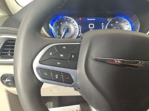Used 2023 Chrysler Pacifica Limited FWD image 16