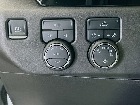 Used 2024 Chevrolet Silverado 1500 LT image 16