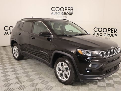 Used 2025 Jeep Compass Latitude image 1