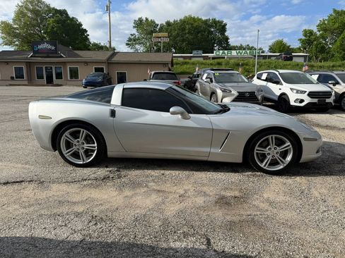 Used 2010 Chevrolet Corvette Coupe w/ Preferred Equipment Group RWD image 2