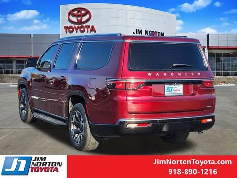 Used 2023 Jeep Wagoneer L Series III w/ Convenience Group I RWD image 8