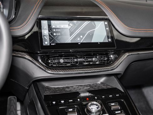 Used 2025 Aston Martin DBX 707 image 30