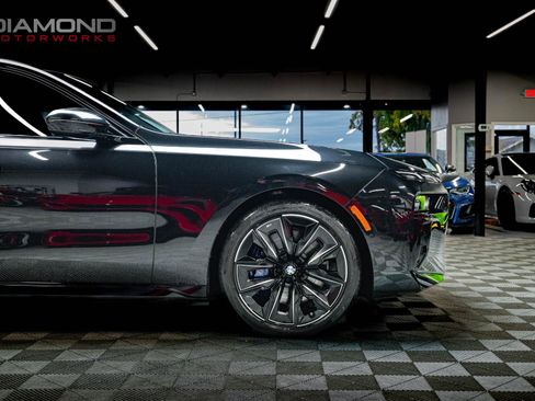 Used 2023 BMW i7 xDrive60 image 29