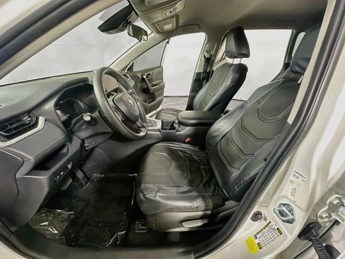 Used 2024 Toyota RAV4 LE FWD image 15