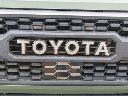 Used 2021 Toyota Tacoma TRD Sport w/ Technology Package image 7