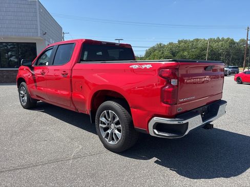 Used 2022 Chevrolet Silverado 1500 LT AWD/4WD image 6