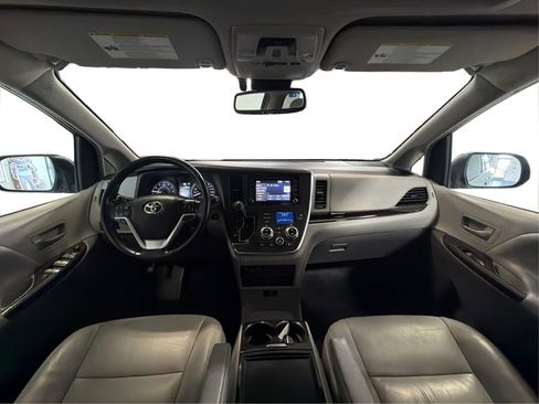 Used 2018 Toyota Sienna XLE Premium FWD image 29