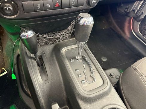 Used 2018 Jeep Wrangler Unlimited Sahara w/ Connectivity Group image 25